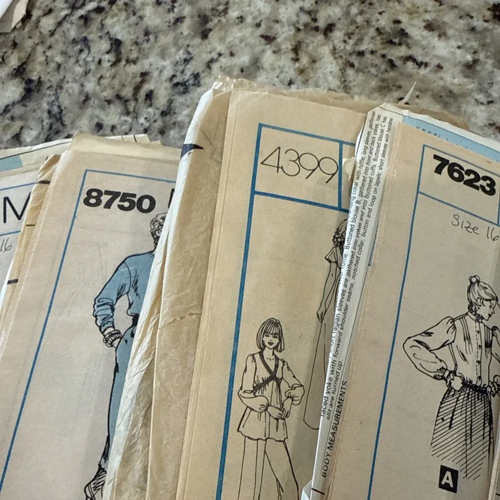 Lot Of 11 3 Are‎ CutVintage. Several  Very Sought After Patterns.  4047